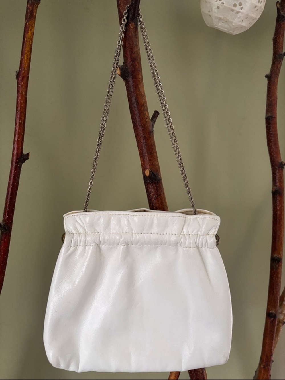 Vintage White Leather Chain-Handle Shoulder Bag with adjustable chain strap